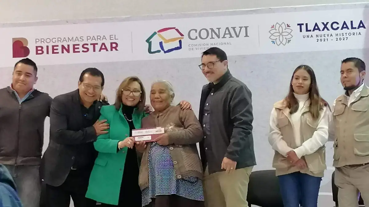 entrega de tarjetas para programa de vivienda (2)